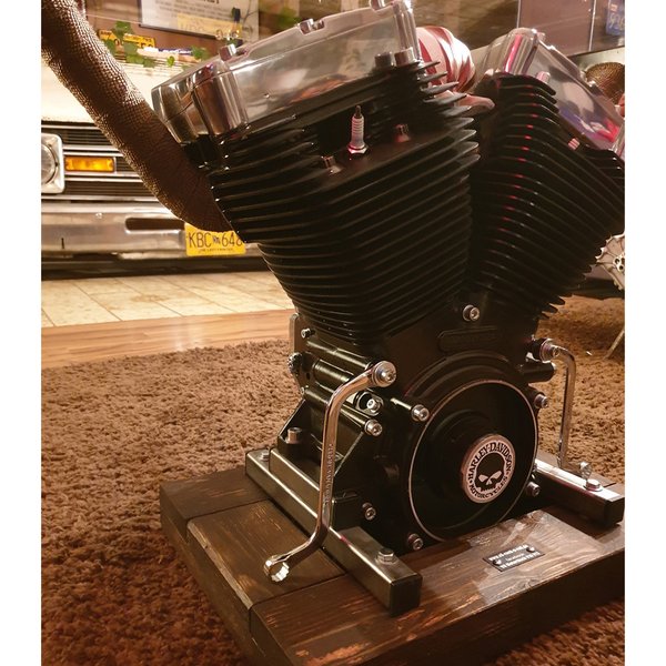 Motortisch gebaut aus V2 Harley Twin Cam - Deadhead