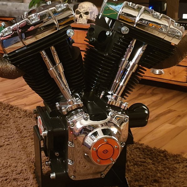 Motortisch gebaut aus V2 Harley Twin Cam